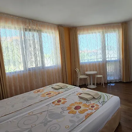 Estreya Pensión Tsarevo