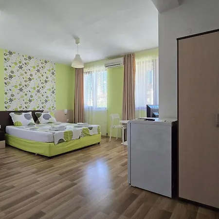 Estreya 招待所 3*