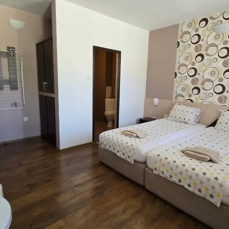 Πανσιόν Estreya 3*