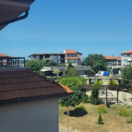 Estreya