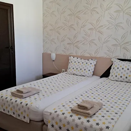 Estreya 招待所 3*