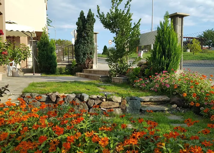 Estreya Affittacamere 3*