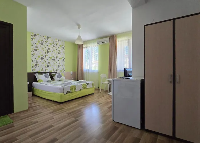 Estreya Affittacamere 3*